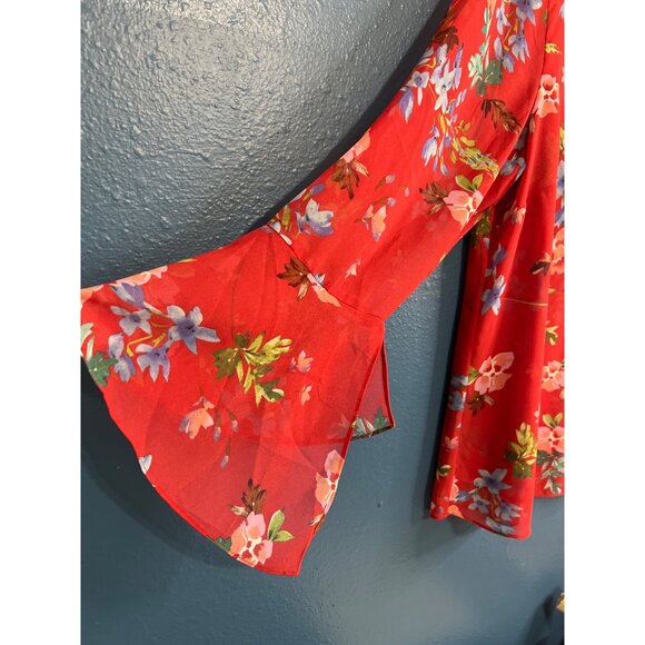 Cabi Red Floral Blouse Size L Keyhole Neckline Long Bell Sleeves - Picture 3 of 6